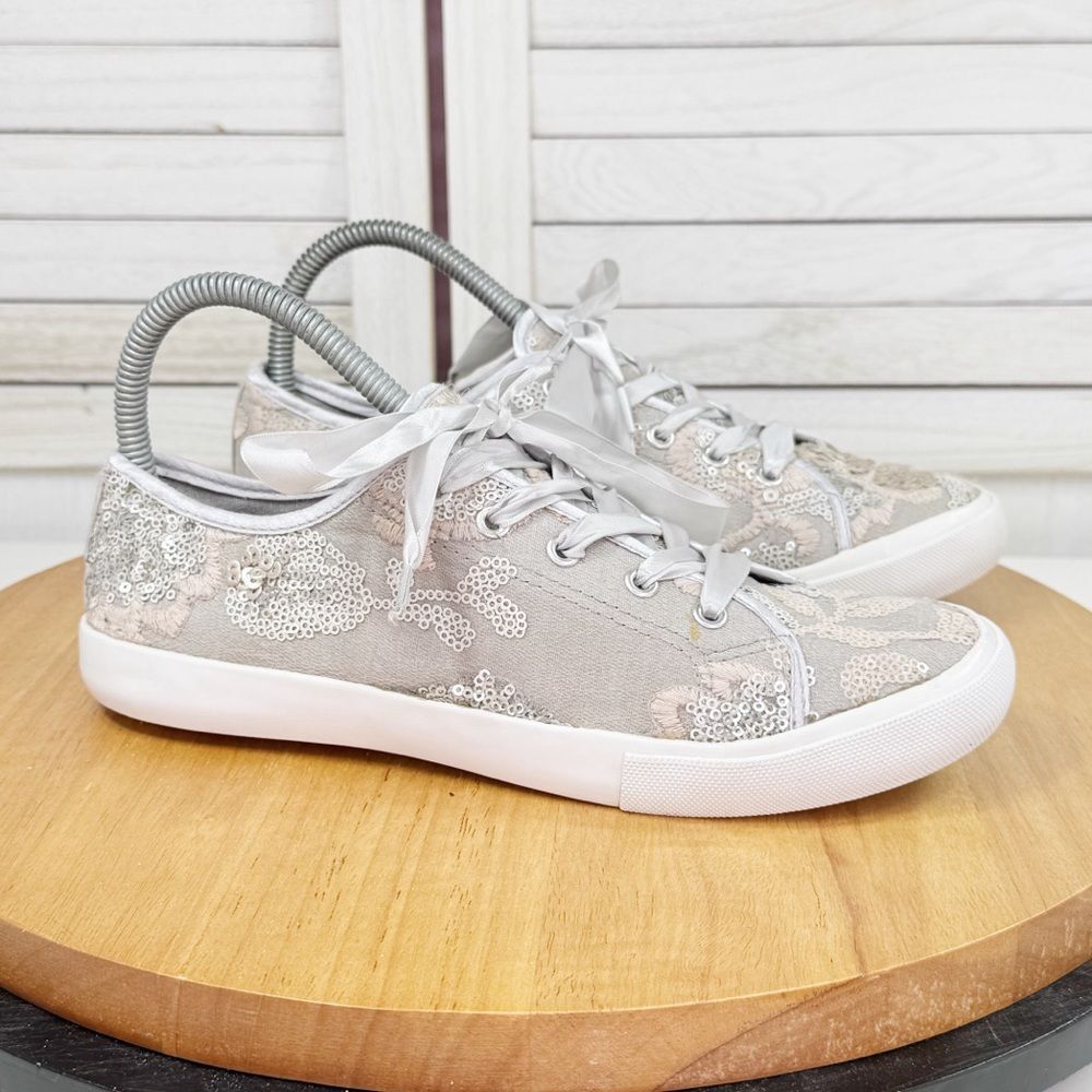 Kaari Blue Haven Floral Sequin Satin Top Low‎ Top Sneakers Taupe Grey 7.5